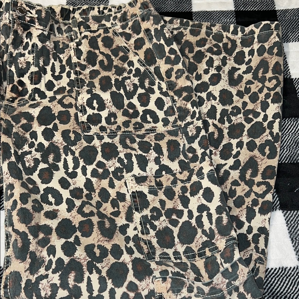 Leopard Print Wide Leg Cargo Pants - Picture 3 of 8